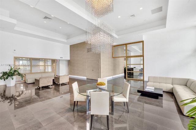 10 Venetian Way 403, Miami Beach, FL 33139