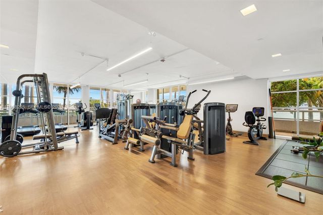 10 Venetian Way 403, Miami Beach, FL 33139