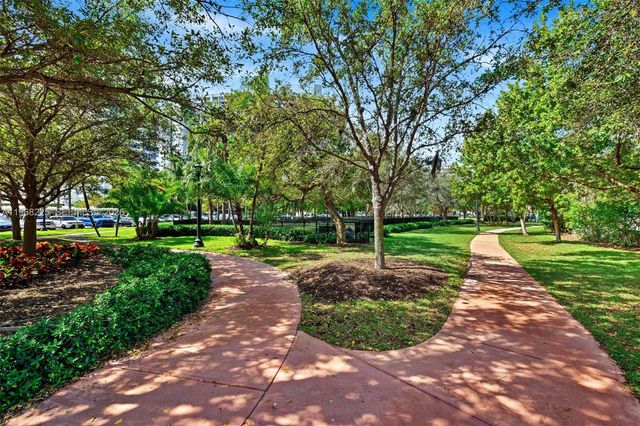 10 Venetian Way 403, Miami Beach, FL 33139