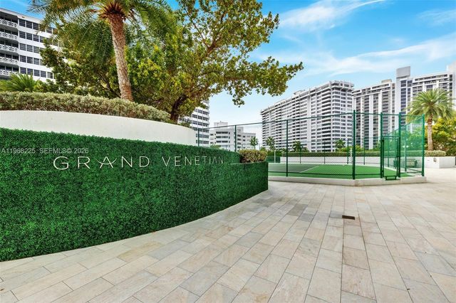 10 Venetian Way 403, Miami Beach, FL 33139