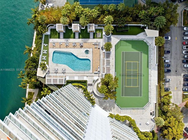 10 Venetian Way 403, Miami Beach, FL 33139