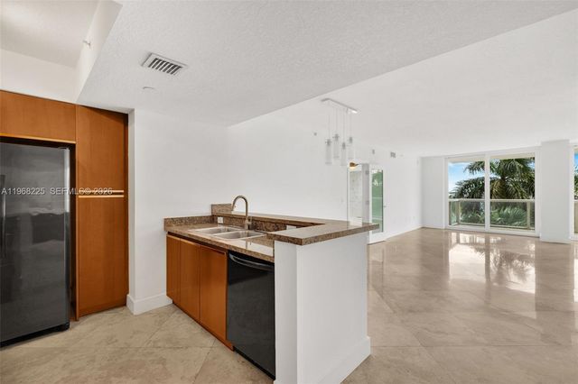 10 Venetian Way 403, Miami Beach, FL 33139