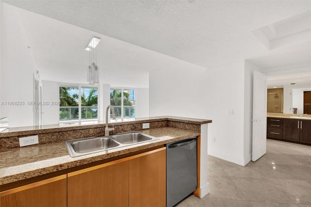 10 Venetian Way 403, Miami Beach, FL 33139