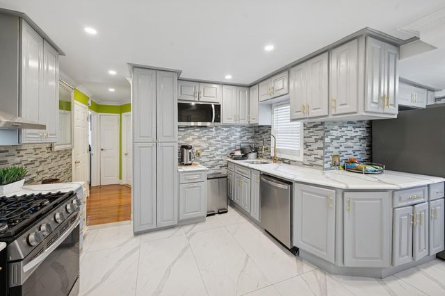 165 Throop Street, West Babylon, NY 11704