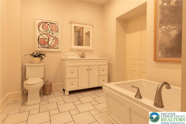 94 Pennsylvania Avenue, Easton, PA 18042