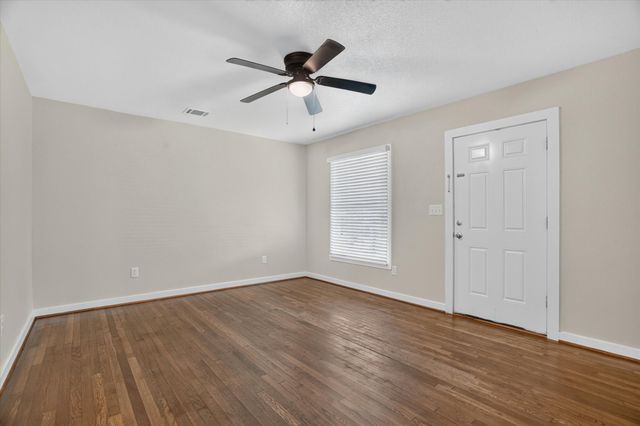 5016 Marks Place, Fort Worth, TX 76116