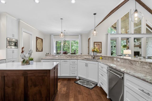 525 Forest Pond Lane, Benton, AR 72019