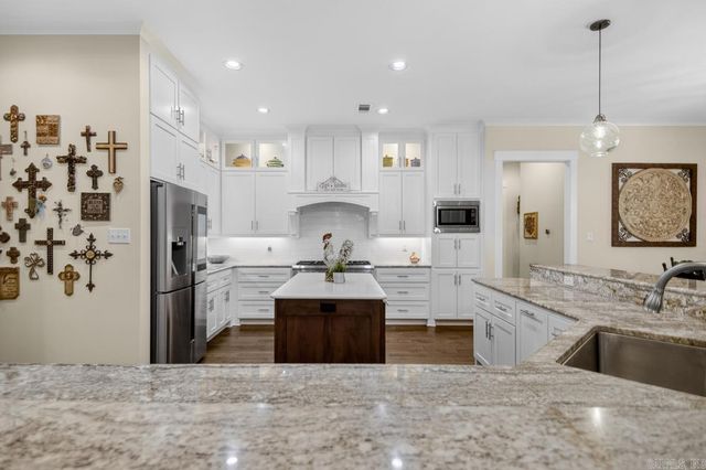 525 Forest Pond Lane, Benton, AR 72019