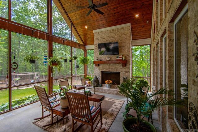 525 Forest Pond Lane, Benton, AR 72019