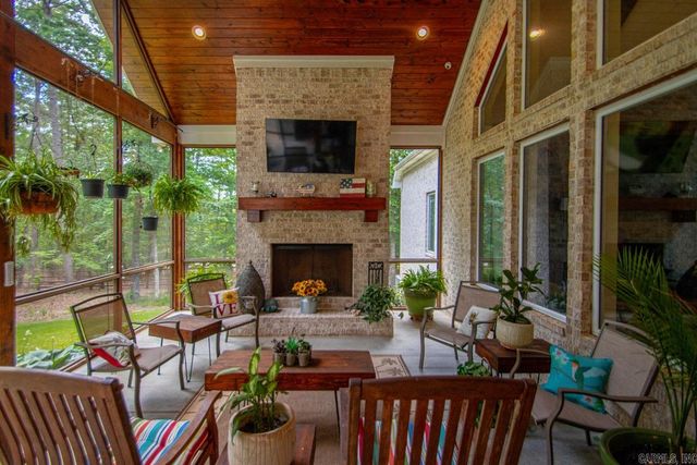 525 Forest Pond Lane, Benton, AR 72019