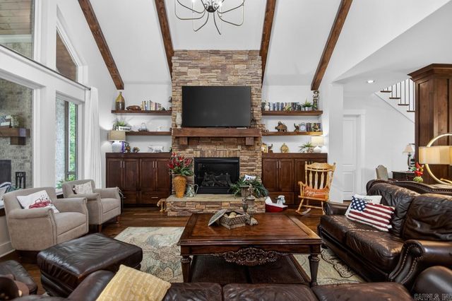 525 Forest Pond Lane, Benton, AR 72019