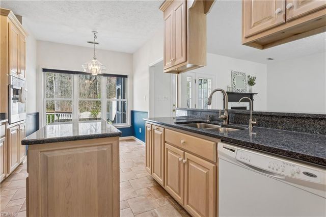 200 Rosetta DR, Yorktown, VA 23693