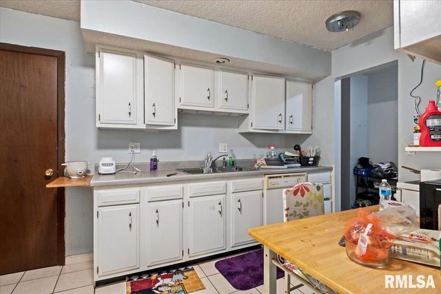 3212-3214 CLARENDON Drive, Springfield, IL 62704