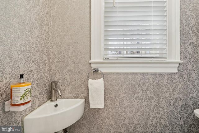 2719 N LEXINGTON ST, Arlington, VA 22207