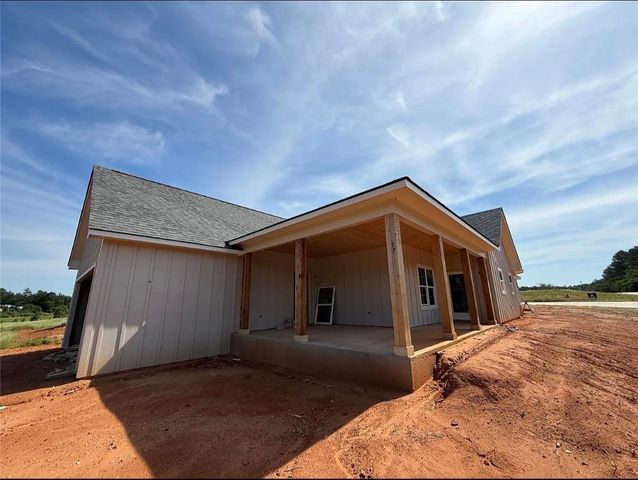 111 W Cuipt Way, Gladewater, TX 75647