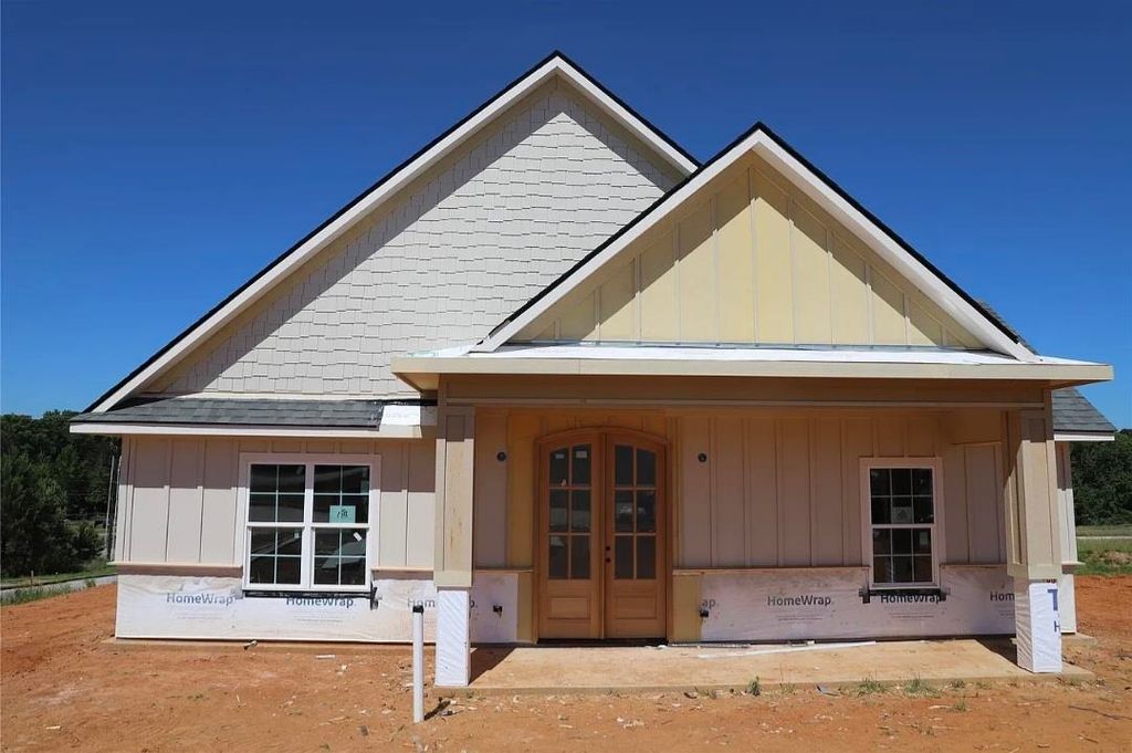 111 W Cuipt Way, Gladewater, TX 75647