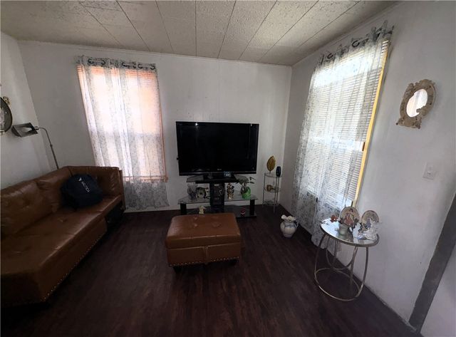 183-185 Baycliff Drive, Rochester, NY 14609