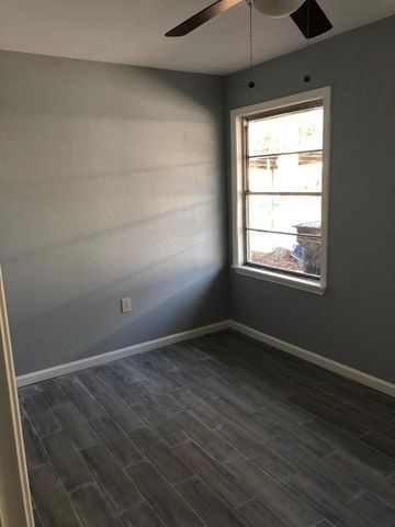 6022 Lyndhurst Drive, Houston, TX 77033