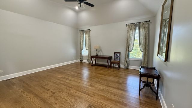 753 Cousins Ct, Bowling Green, KY 42103