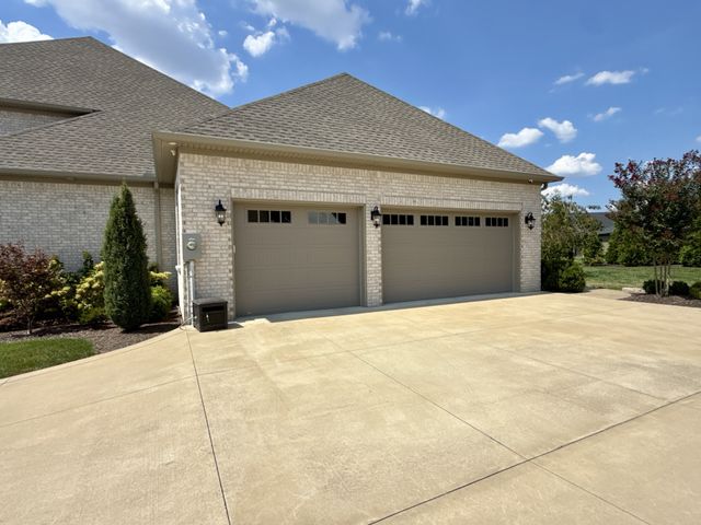 753 Cousins Ct, Bowling Green, KY 42103
