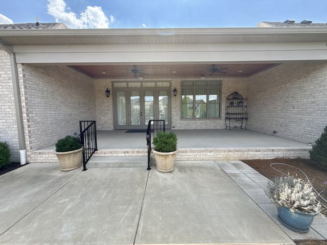 753 Cousins Ct, Bowling Green, KY 42103