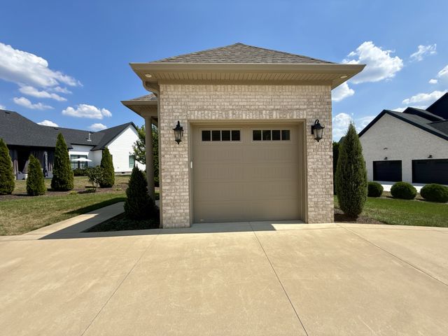 753 Cousins Ct, Bowling Green, KY 42103
