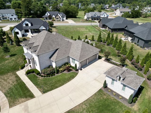 753 Cousins Ct, Bowling Green, KY 42103