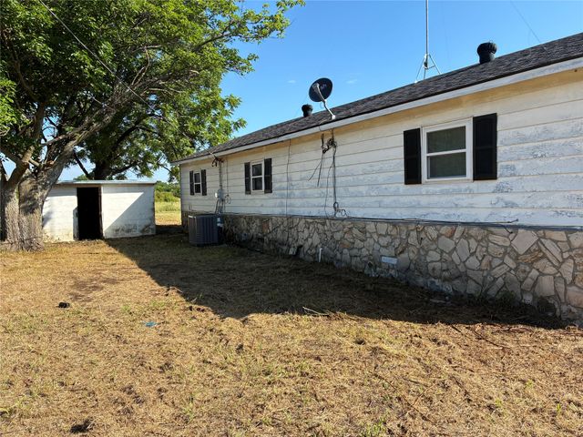 2279 Upper Montague Road, Bowie, TX 76230