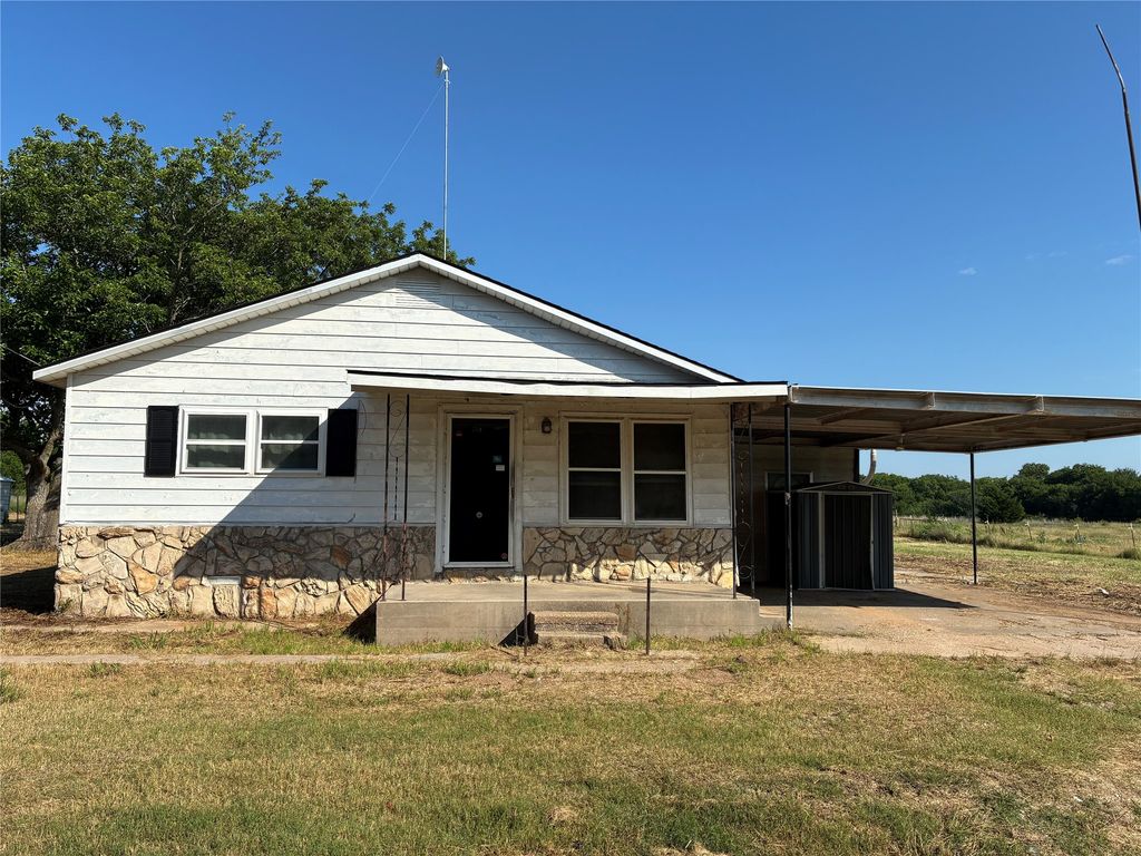 2279 Upper Montague Road, Bowie, TX 76230