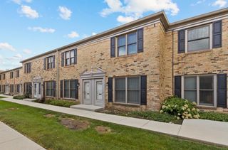 1743 Sessions Walk 1743, Hoffman Estates, IL 60169