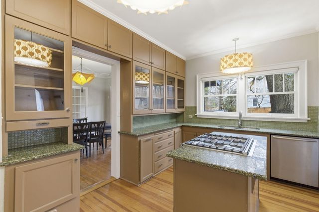 1040 S Roanoke Avenue, Springfield, MO 65807