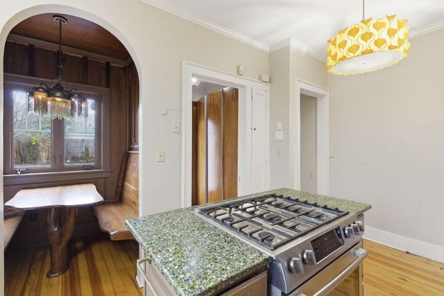 1040 S Roanoke Avenue, Springfield, MO 65807