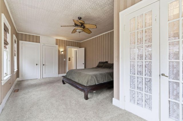 1040 S Roanoke Avenue, Springfield, MO 65807