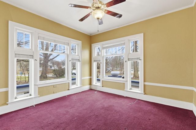 1040 S Roanoke Avenue, Springfield, MO 65807