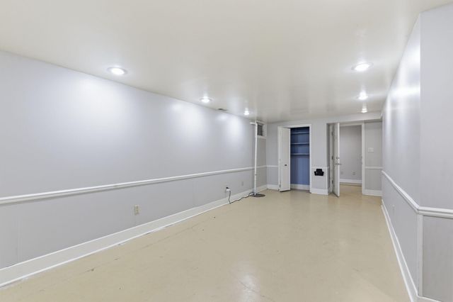 1040 S Roanoke Avenue, Springfield, MO 65807