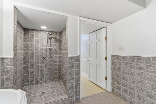 1040 S Roanoke Avenue, Springfield, MO 65807