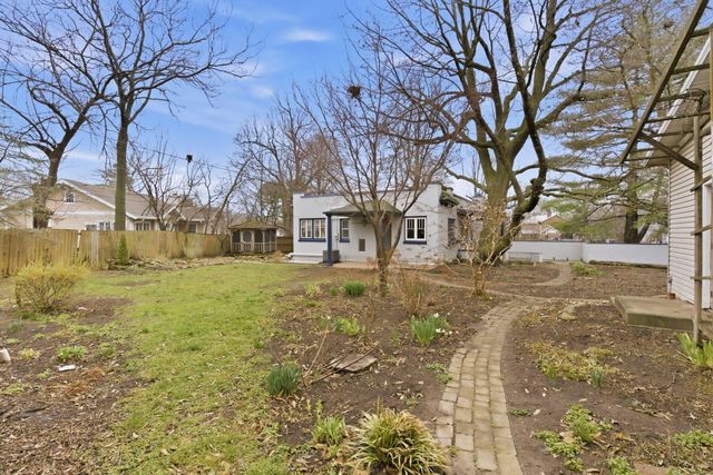 1040 S Roanoke Avenue, Springfield, MO 65807