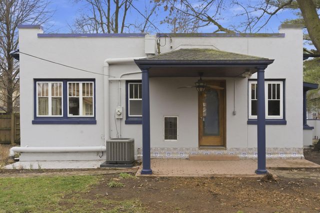 1040 S Roanoke Avenue, Springfield, MO 65807