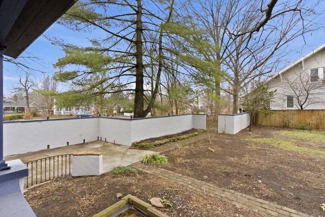 1040 S Roanoke Avenue, Springfield, MO 65807