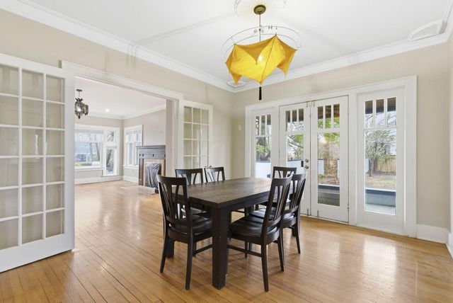 1040 S Roanoke Avenue, Springfield, MO 65807