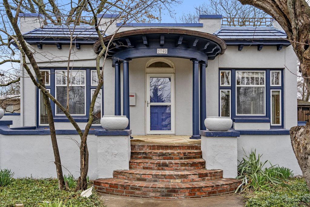 1040 S Roanoke Avenue, Springfield, MO 65807