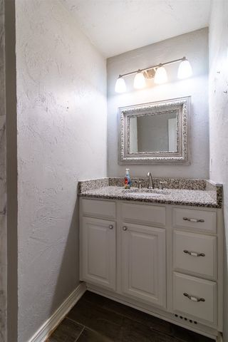 3104 Del Rey Drive, Midwest City, OK 73110