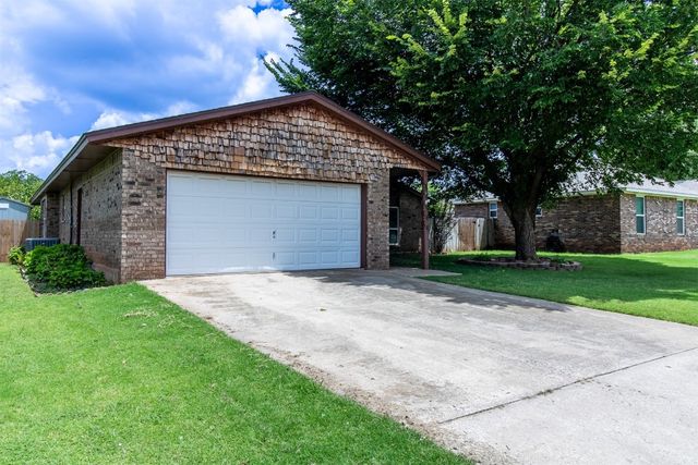 3104 Del Rey Drive, Midwest City, OK 73110