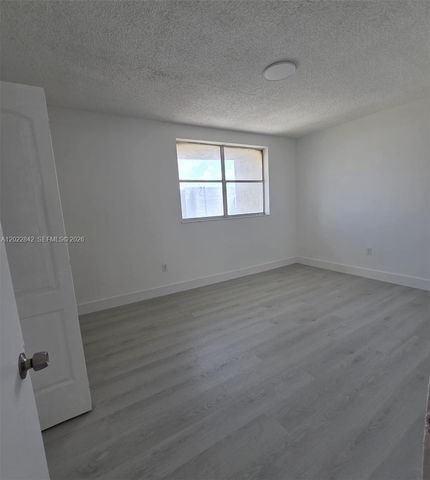 1104 W 44th St 87, Hialeah, FL 33012