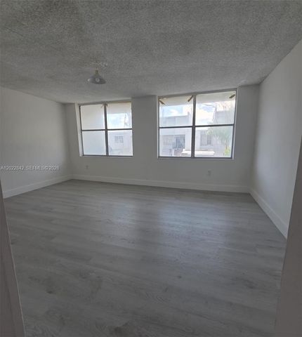 1104 W 44th St 87, Hialeah, FL 33012