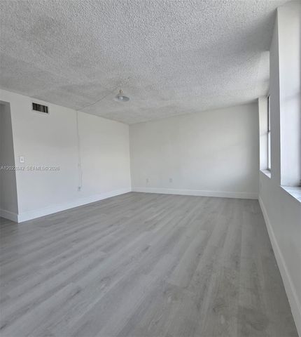 1104 W 44th St 87, Hialeah, FL 33012