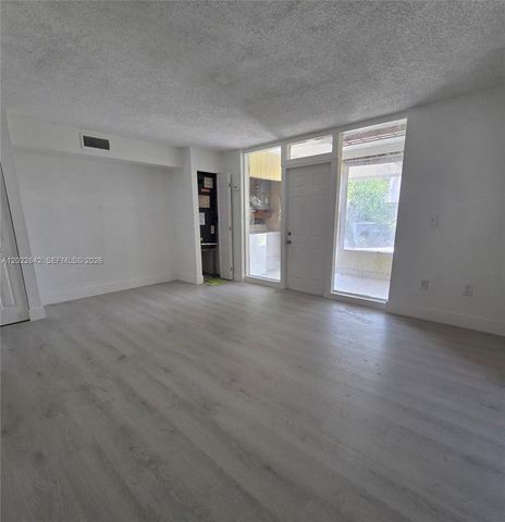 1104 W 44th St 87, Hialeah, FL 33012