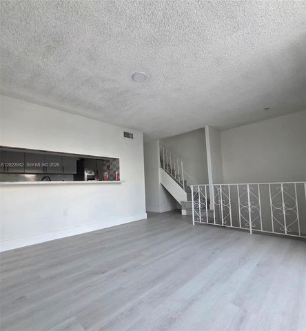 1104 W 44th St 87, Hialeah, FL 33012