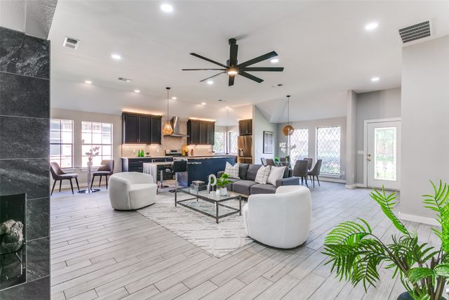 3913 Bobbin Lane, Addison, TX 75001