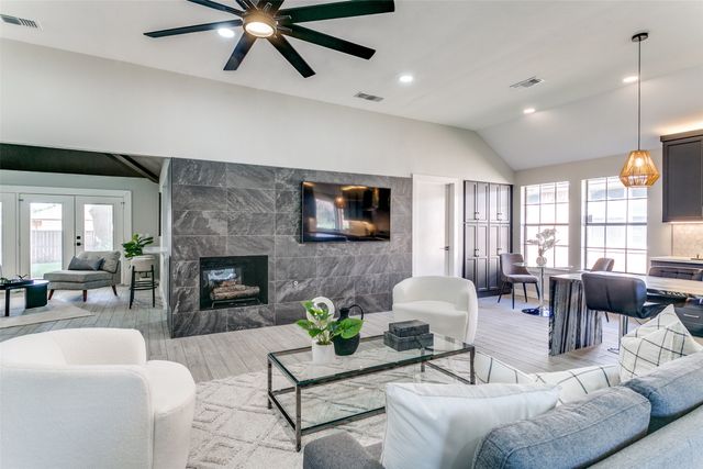 3913 Bobbin Lane, Addison, TX 75001